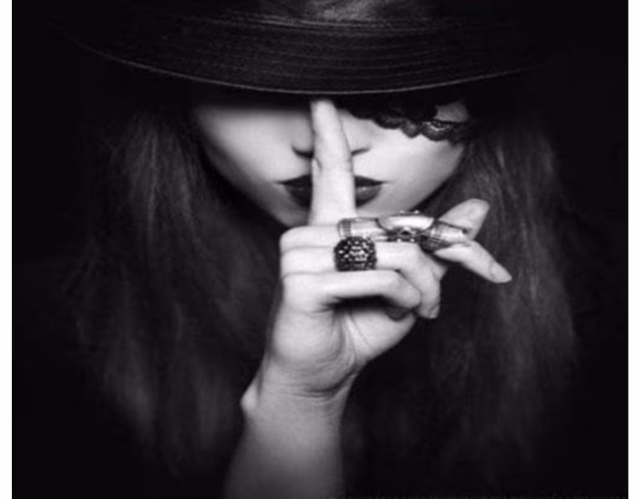 رمان سکوت یک تردید