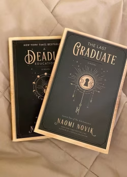 معرفی کتاب آخرین فارغ‌التحصیل | جلد دوم از سه‌گانه‌ی اسکلومنس اثر نائومی نوویک